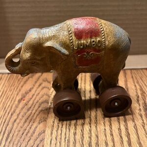 Hubley Jumbo The Elephant on Wheels Toy